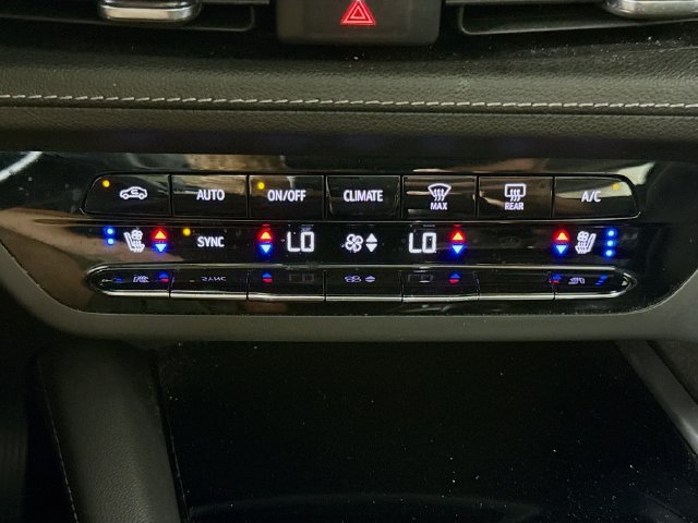 Used 2023 Buick Envision Avenir AWD/4WD image 17