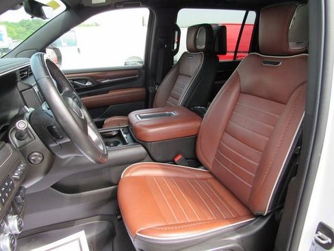 Used 2023 GMC Yukon XL Denali Ultimate image 10