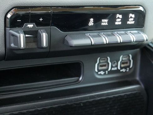 Used 2020 RAM 1500 Big Horn AWD/4WD image 44
