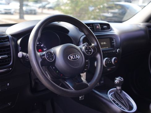 Used 2017 Kia Soul image 2