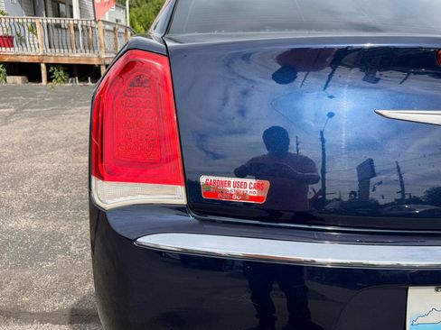 Used 2016 Chrysler 300 Limited RWD image 7