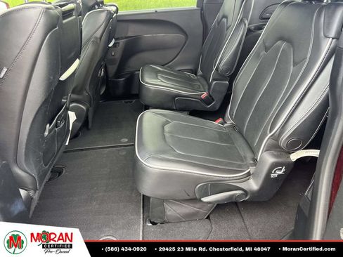 Used 2019 Chrysler Pacifica Limited w/ S Appearance Package FWD image 13