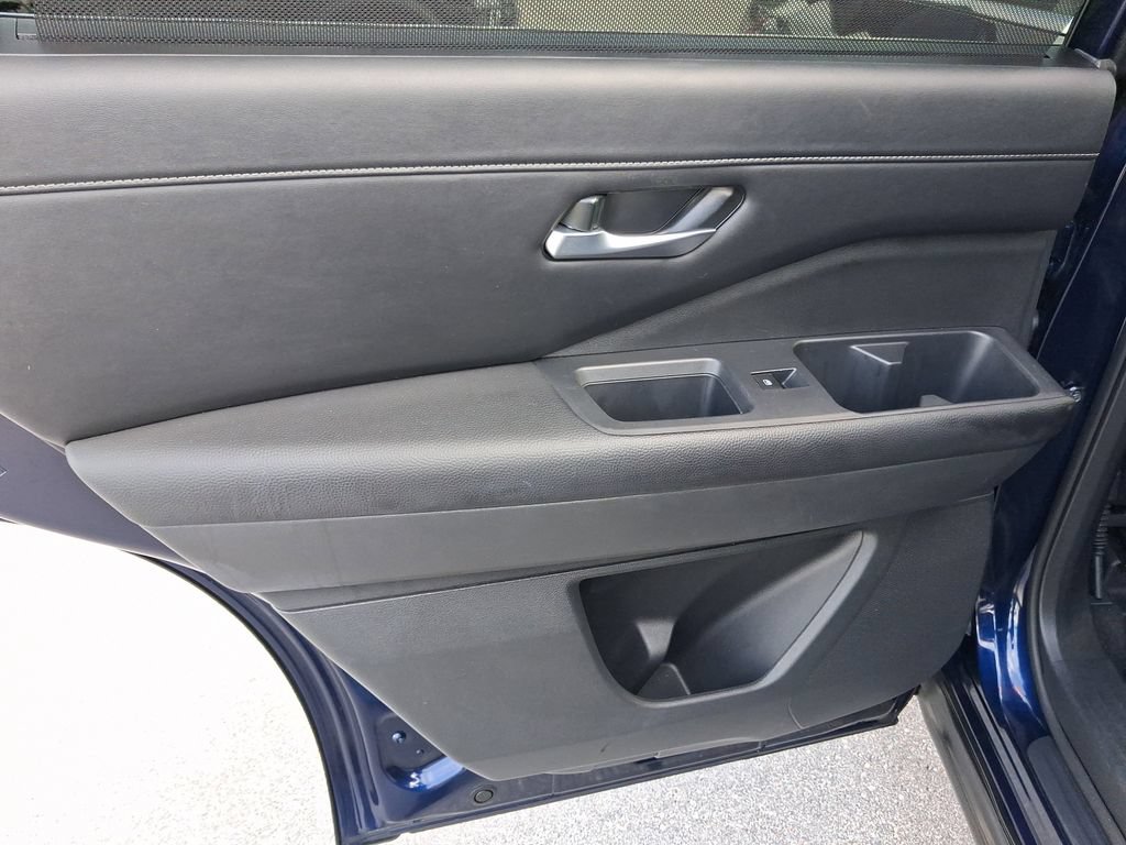 Certified 2025 Nissan Pathfinder SL FWD image 16