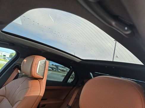 Used 2024 BMW i7 xDrive60 image 5