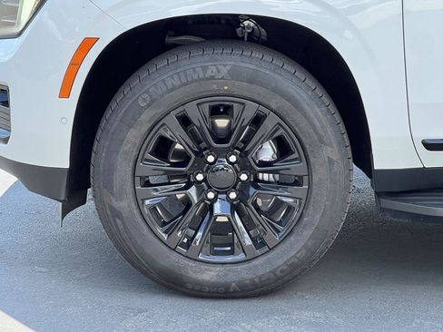 Used 2025 GMC Yukon XL Denali AWD/4WD image 13