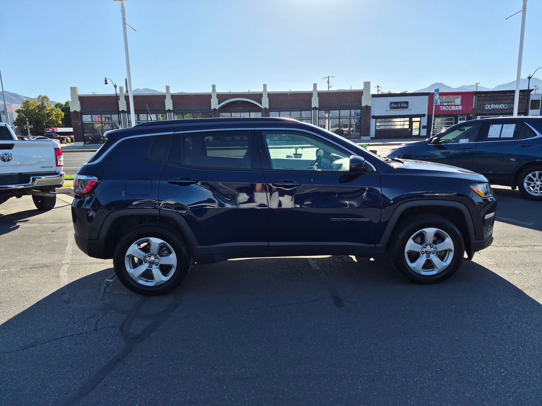 Used 2020 Jeep Compass Latitude w/ Cold Weather Group AWD/4WD image 2