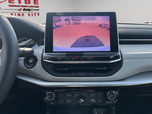 Used 2025 Jeep Compass Limited image 20