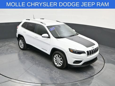 Used 2019 Jeep Cherokee Latitude w/ Cold Weather Group image 1
