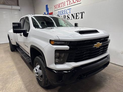 Used 2024 Chevrolet Silverado 3500 W/T image 2