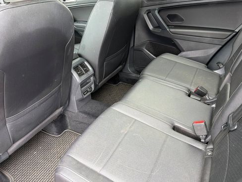 Used 2020 Volkswagen Tiguan SE w/ Panoramic Sunroof Package AWD/4WD image 11