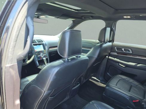 Used 2018 Ford Explorer Platinum AWD/4WD image 23