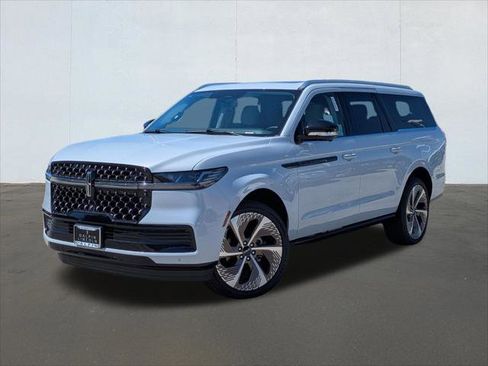 New 2026 Lincoln Navigator L Black Label AWD/4WD image 1