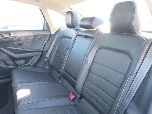 Used 2022 Volkswagen Jetta SE image 7