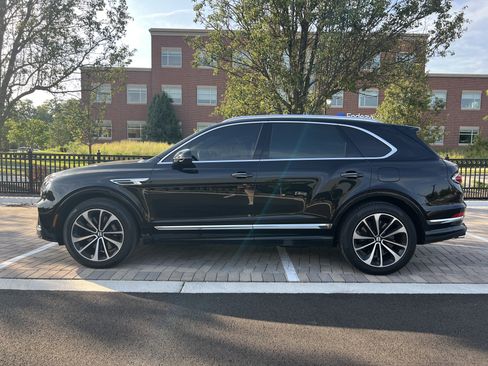 Used 2024 Bentley Bentayga Plug-In Hybrid AWD/4WD image 1