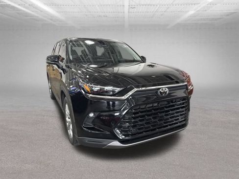 Used 2025 Toyota Grand Highlander AWD image 3