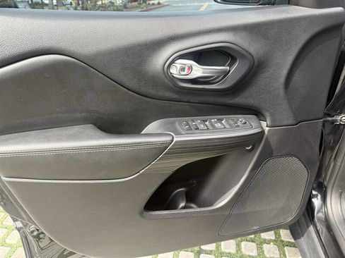 Used 2016 Jeep Cherokee Limited image 52