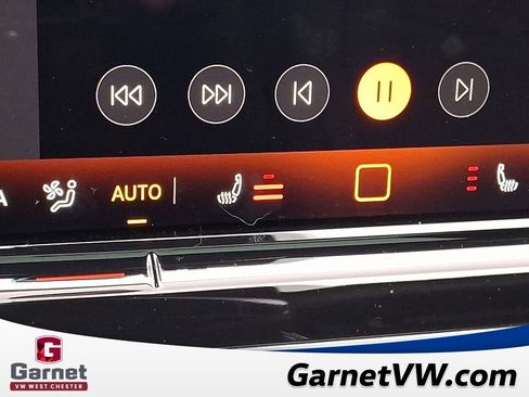 Certified 2025 Volkswagen Tiguan SE R-Line image 24