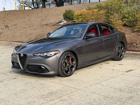 Used 2025 Alfa Romeo Giulia image 7