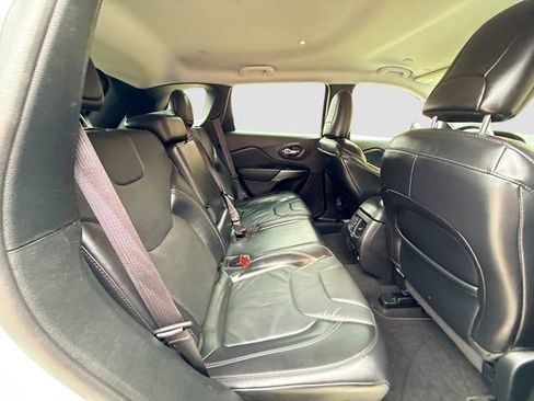 Used 2020 Jeep Cherokee Limited image 25