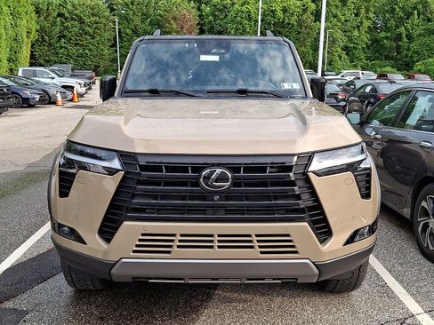 Used 2024 Lexus GX 550 AWD/4WD image 2