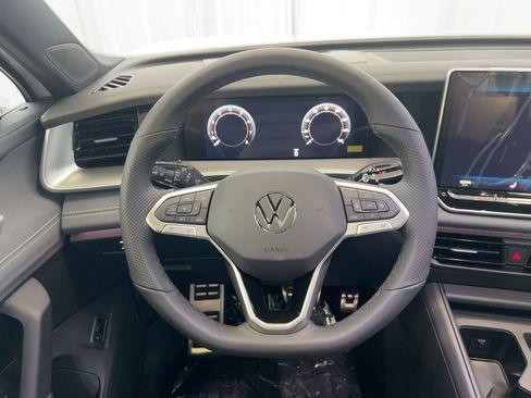New 2026 Volkswagen Tiguan SE R-Line image 18