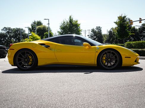 Used 2018 Ferrari 488 GTB RWD image 14