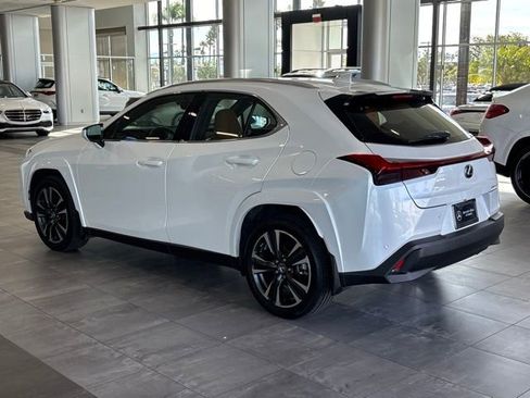 Used 2022 Lexus UX 200 w/ Premium Package image 6