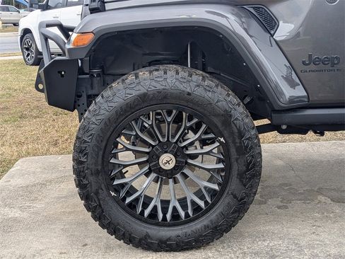 Used 2024 Jeep Gladiator Sport image 10