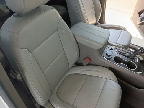 Used 2019 Chevrolet Traverse LT w/ LT Premium Package FWD image 28