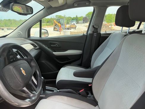 Used 2020 Chevrolet Trax LS FWD image 8