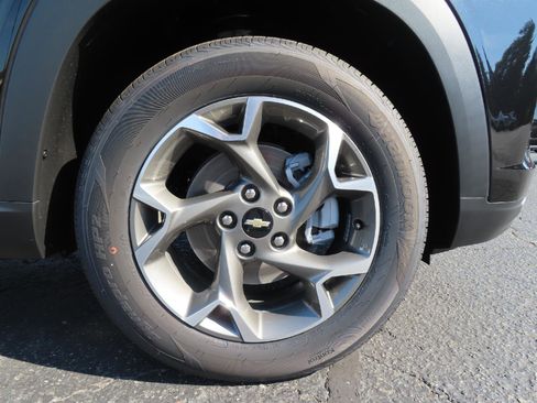 New 2025 Chevrolet Trax LT w/ Sunroof Package image 10