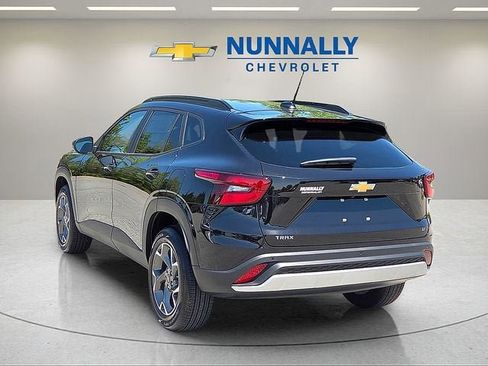 New 2026 Chevrolet Trax LT w/ Driver Confidence Package FWD image 3