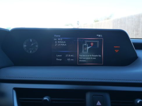 Used 2021 Lexus UX 200 w/ Accessory Package (Z2) image 15