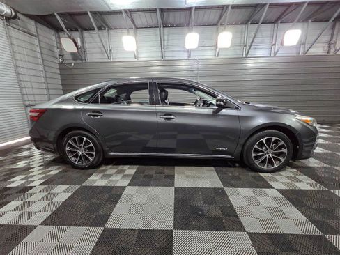 Used 2018 Toyota Avalon XLE Premium image 9