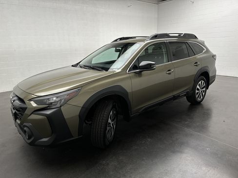 Used 2024 Subaru Outback Premium AWD/4WD image 4