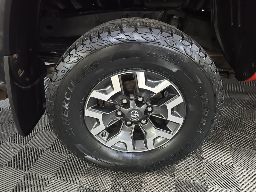 Used 2017 Toyota Tacoma TRD Off-Road w/ Tow Package AWD/4WD image 13