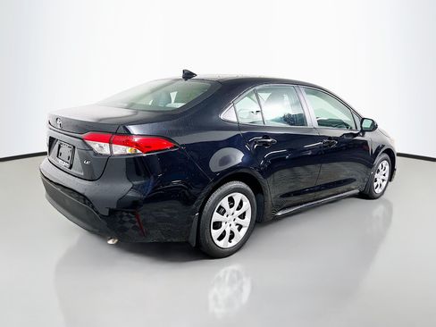 Used 2025 Toyota Corolla LE FWD image 4