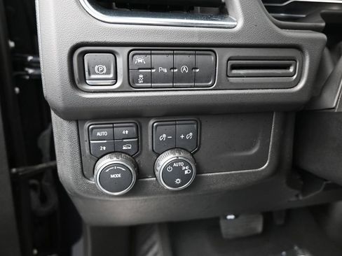 Used 2024 Chevrolet Suburban LT AWD/4WD image 12
