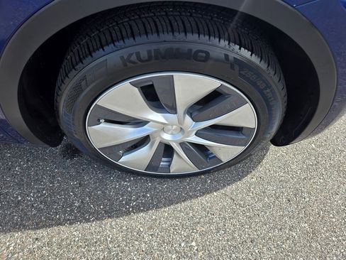 Used 2020 Tesla Model Y Long Range image 11