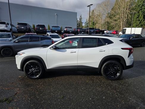 New 2026 Chevrolet Trax ACTIV image 2