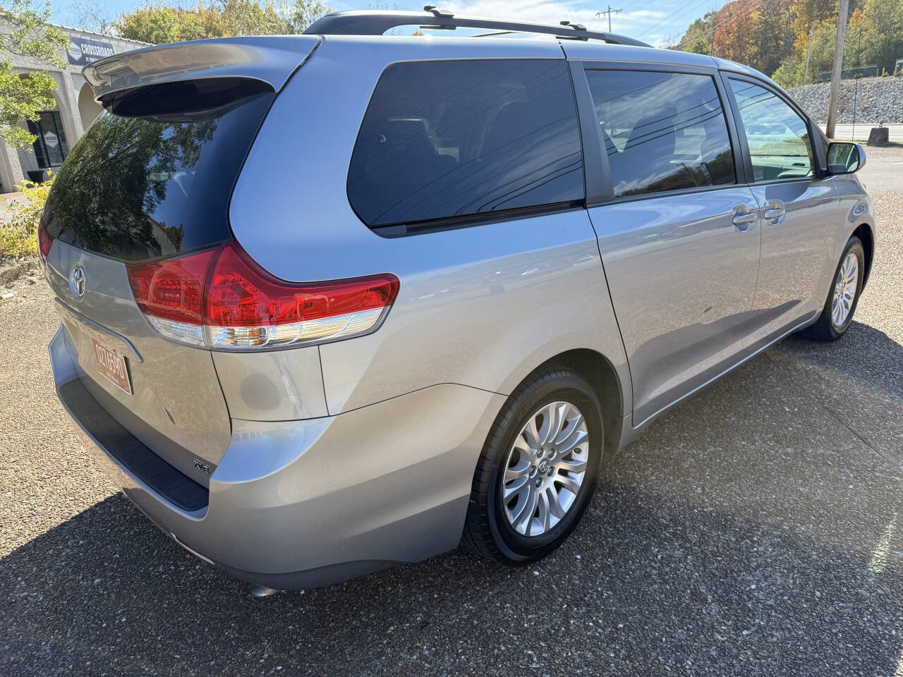 Used 2011 Toyota Sienna XLE w/ Entertainment Pkg FWD image 4