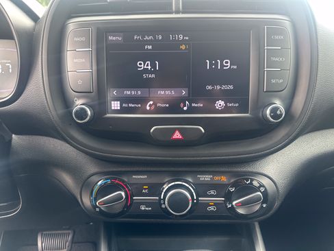 Used 2023 Kia Soul LX w/ LX Technology Package FWD image 28