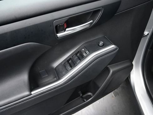 Certified 2024 Toyota Highlander XLE image 28