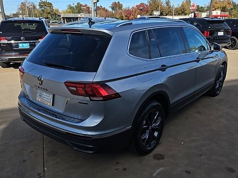 Used 2022 Volkswagen Tiguan SE image 5