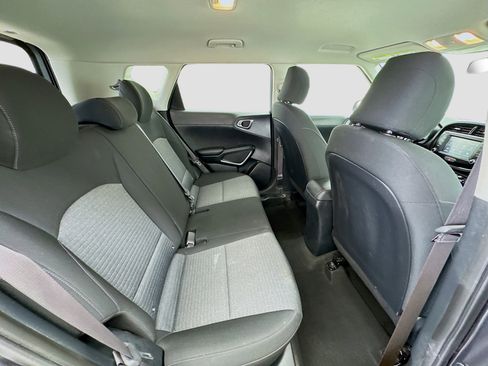 Used 2021 Kia Soul S image 17