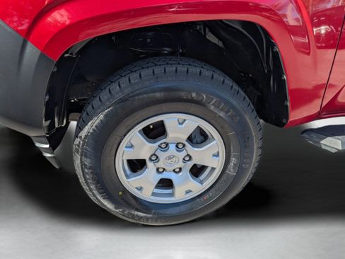 Used 2018 Toyota Tacoma SR image 14