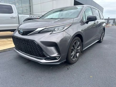 Used 2022 Toyota Sienna XSE w/ XSE Plus Package FWD image 1
