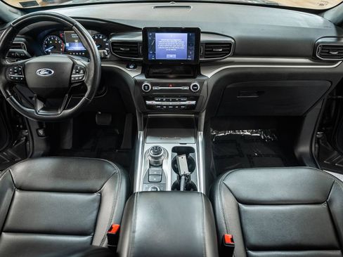 Certified 2020 Ford Explorer XLT w/ Equipment Group 202A image 27