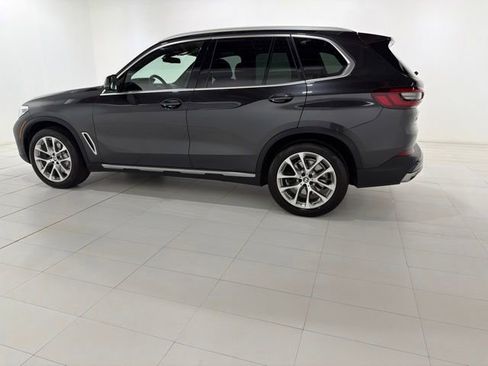 Used 2022 BMW X5 xDrive40i w/ Premium Package AWD/4WD image 2