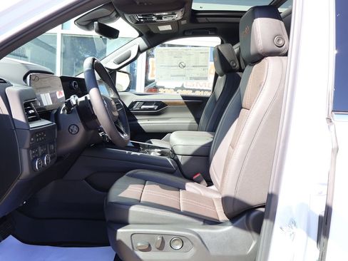 New 2026 Chevrolet Suburban High Country AWD/4WD image 14